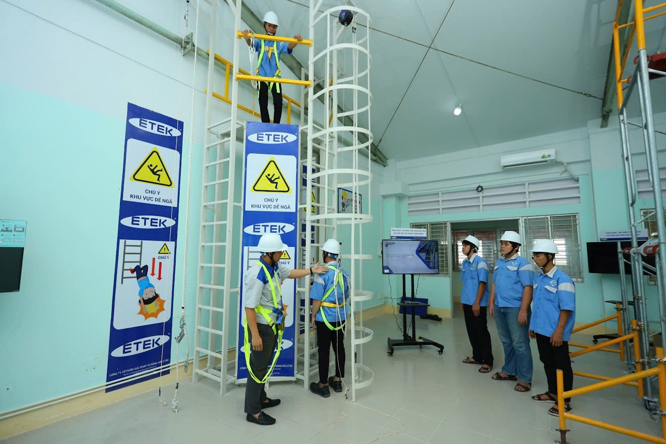 Trường Cao đẳng Nghề Cần Thơ: Lan tỏa văn hóa an toàn lao động từ giảng đường đến xưởng thực hành