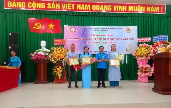 LIÊN ĐOÀN LAO ĐỘNG QUẬN NINH KIỀU PHỐI HỢP PHÒNG GIÁO DỤC - ĐÀO TẠO QUẬN NINH KIỀU TỔ CHỨC HỘI THI, CHÀO MỪNG KỶ NIỆM 42 NĂM NGÀY NHÀ GIÁO VIỆT NAM (20/11/1982 – 20/11/2024)