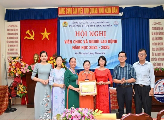 HỘI NGHỊ VIÊN CHỨC - NGƯỜI LAO ĐỘNG TRƯỜNG THPT BÙI HỮU NGHĨA, NĂM HỌC 2024-2025