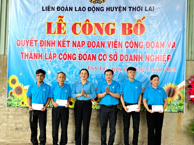  HUYỆN THỚI LAI TỔ CHỨC LỄ CÔNG BỐ QUYẾT ĐỊNH KẾT NẠP ĐOÀN VIÊN VÀ THÀNH LẬP CÔNG ĐOÀN CƠ SỞ