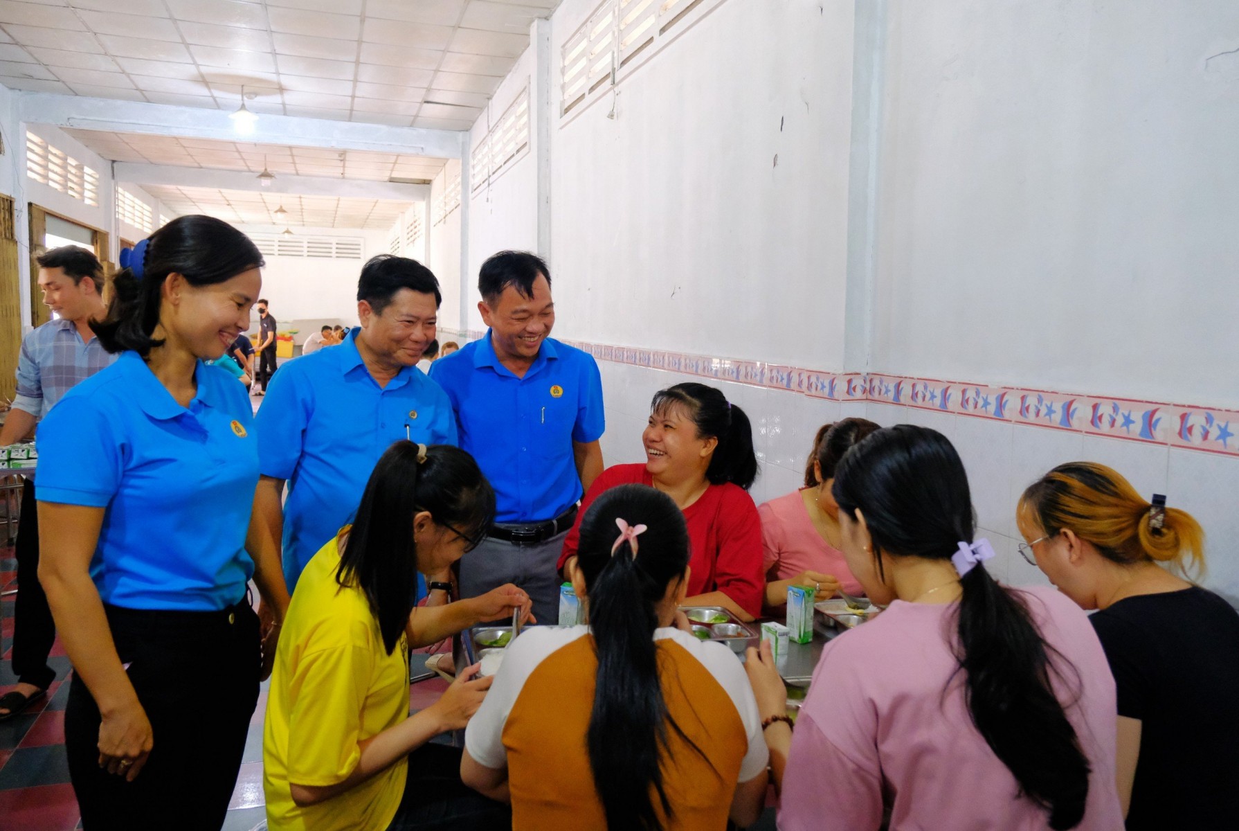 LIÊN ĐOÀN LAO ĐỘNG QUẬN NINH KIỀU: CHĂM LO BỮA ĂN GIỮA CA CHO NGƯỜI LAO ĐỘNG CÔNG TY TNHH HÀO TÂN, NHÂN THÁNG CÔNG NHÂN NĂM 2024