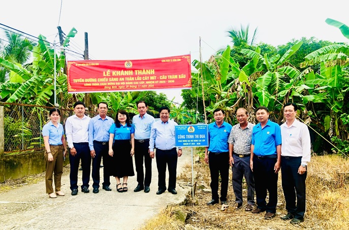 LIÊN ĐOÀN LAO ĐỘNG HUYỆN THỚI LAI GẮN BIỂN 02 CÔNG TRÌNH CHÀO MỪNG ĐẠI HỘI ĐẢNG CÁC CẤP, NHIỆM KỲ 2025-2030