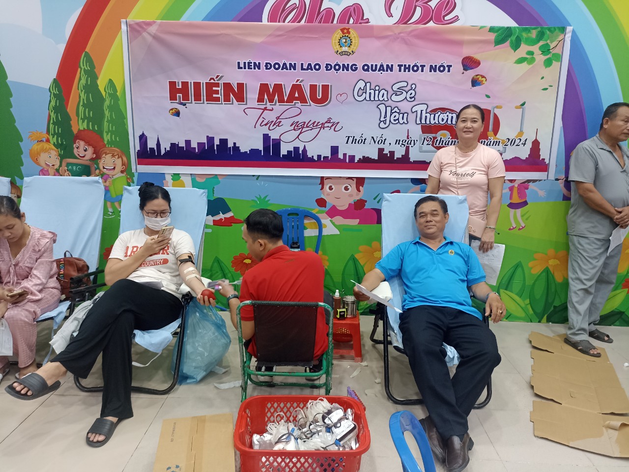 Liên đoàn Lao động quận Thốt Nốt phối hợp phát động Chương trình "Ngày hội hiến máu tình nguyện", 