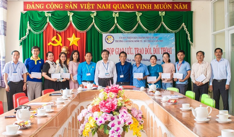 GIAO LƯU, TRAO ĐỔI, ĐỐI THOẠI GIỮA LÃNH ĐẠO VÀ CÁN BỘ VIÊN CHỨC NGƯỜI LAO ĐỘNG TRƯỜNG CAO ĐẲNG KINH TẾ – KỸ THUẬT CẦN THƠ