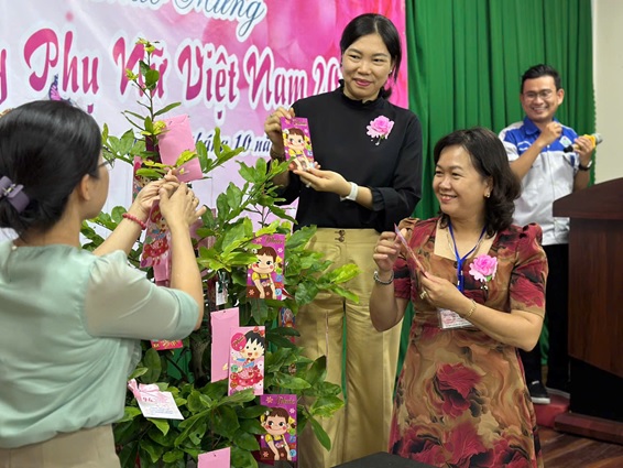 CÔNG ĐOÀN CƠ SỞ TRƯỜNG CAO ĐẲNG NGHỀ CẦN THƠ TỔ CHỨC CHÀO MỪNG NGÀY PHỤ NỮ VIỆT NAM 20/10