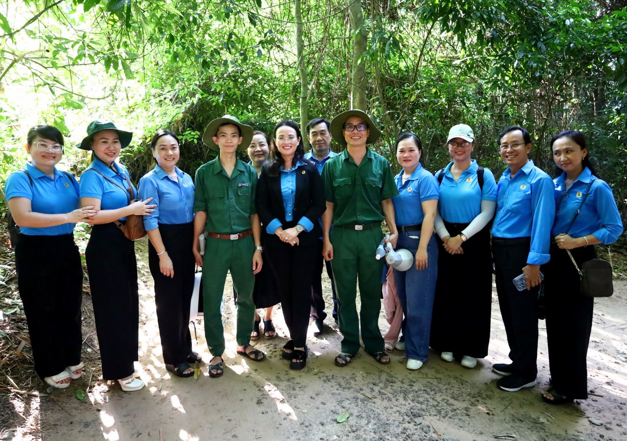 Cần Thơ: 95 cán bộ, đoàn viên công đoàn xuất sắc tiêu biểu tham gia hoạt động Về nguồn