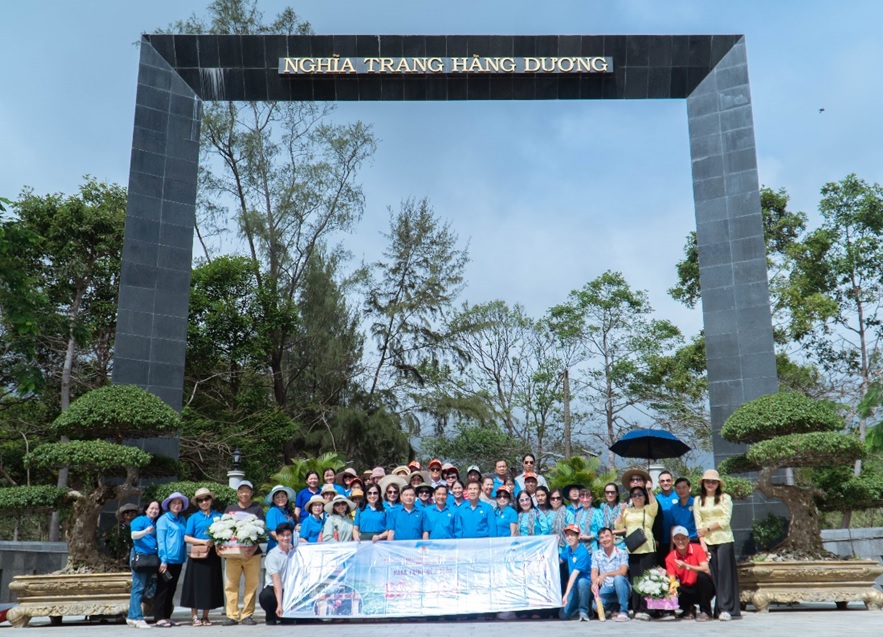 BAN CHẤP HÀNH CÔNG ĐOÀN CƠ SỞ TRƯỜNG CAO ĐẲNG NGHỀ CẦN THƠ THAM GIA HOẠT ĐỘNG "VỀ NGUỒN" TẠI CÔN ĐẢO