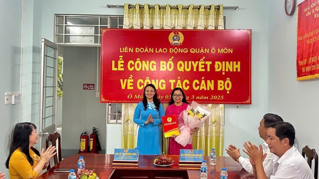 Liên đoàn Lao động quận tổ chức lễ công bố quyết định tân chủ tịch Liên đoàn Lao động quận Ô Môn, nhiệm kỳ 2023 - 2028