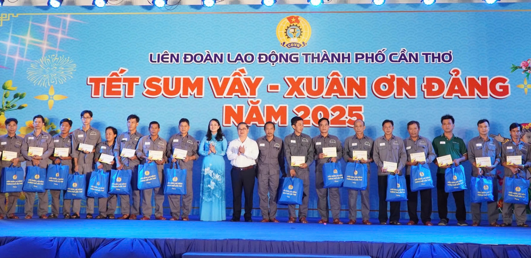 Cần Thơ: Hàng ngàn phần quà trao tặng người lao động có hoàn cảnh khó khăn