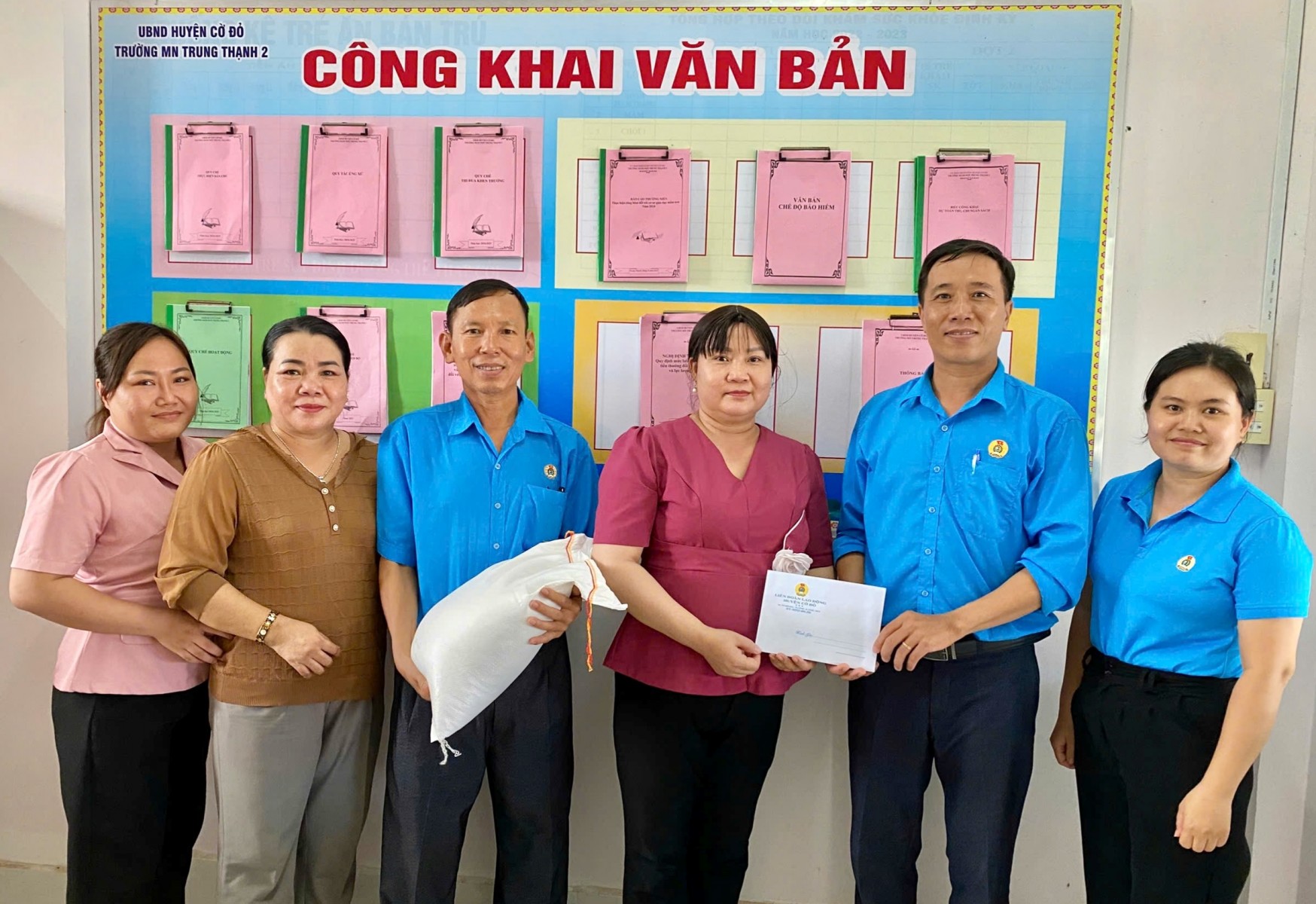 HUYỆN CỜ ĐỎ: THĂM HỎI, ĐỘNG VIÊN ĐOÀN VIÊN, NGƯỜI LAO ĐỘNG NHÂN DỊP “THÁNG CÔNG NHÂN” NĂM 2025