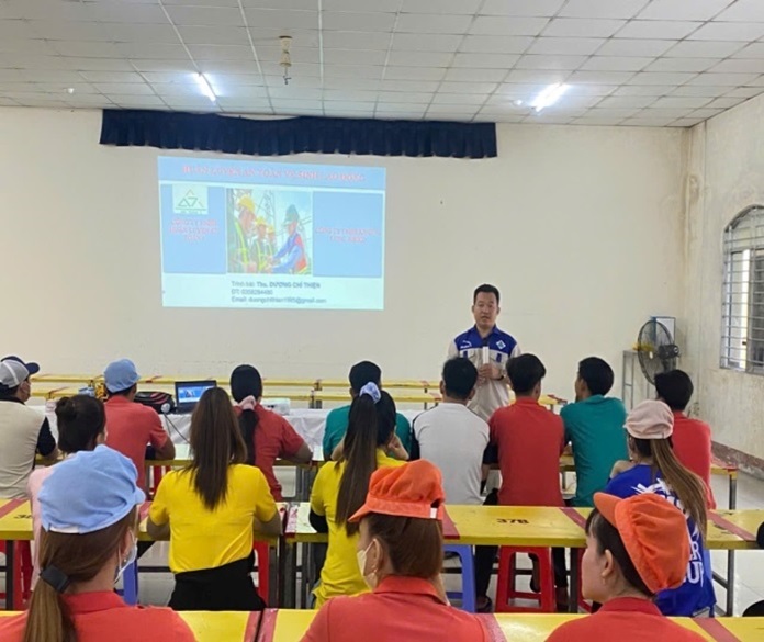 CÔNG ĐOÀN CƠ SỞ PHỐI HỢP VỚI DOANH NGHIỆP TỔ CHỨC TẬP HUẤN CÔNG TÁC AN TOÀN VỀ SINH LAO ĐỘNG CHO NGƯỜI LAO ĐỘNG