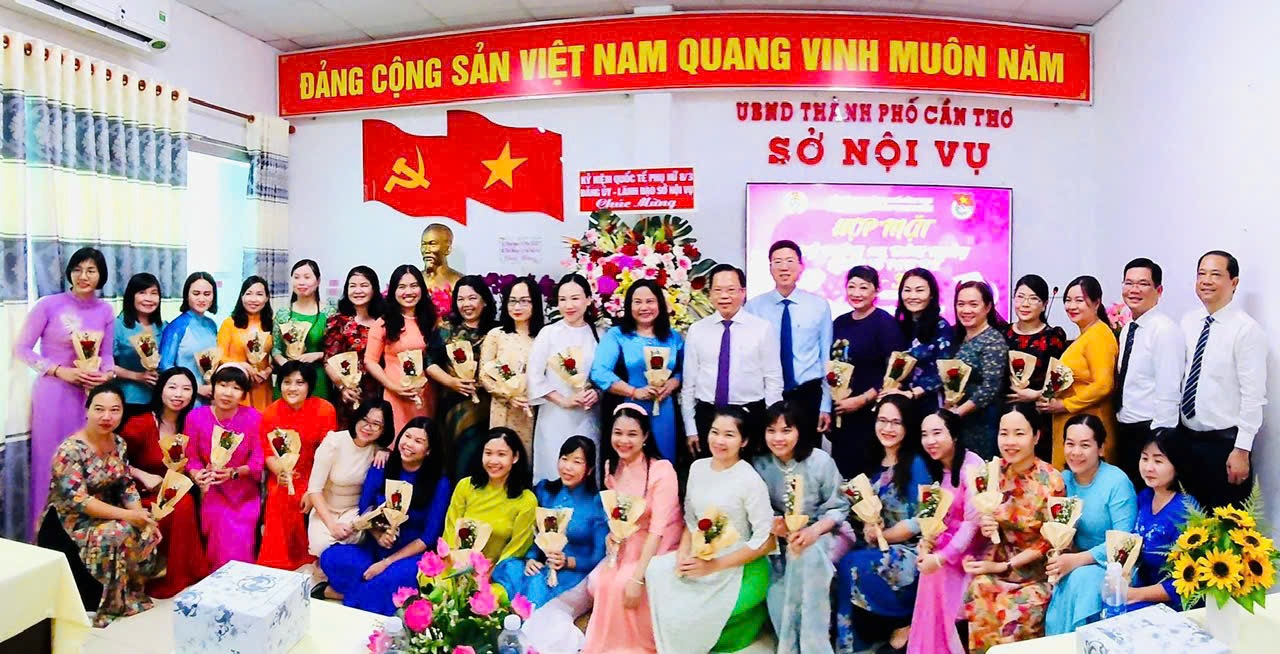 CÔNG ĐOÀN ỦY BAN NHÂN DÂN THÀNH PHỐ HƯỞNG ỨNG TUẦN LỄ ÁO DÀI VÀ TỔ CHỨC KỶ NIỆM NGÀY QUỐC TẾ PHỤ NỮ 8/3