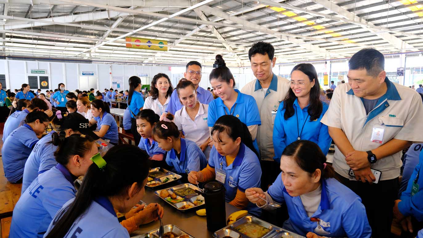 Hơn 16.000 công nhân Cần Thơ thưởng thức bữa cơm đặc biệt