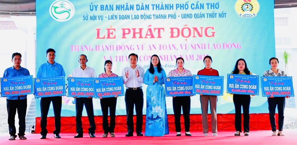 Cần Thơ tặng 18 Mái ấm Công đoàn tại Lễ phát động Tháng Công nhân