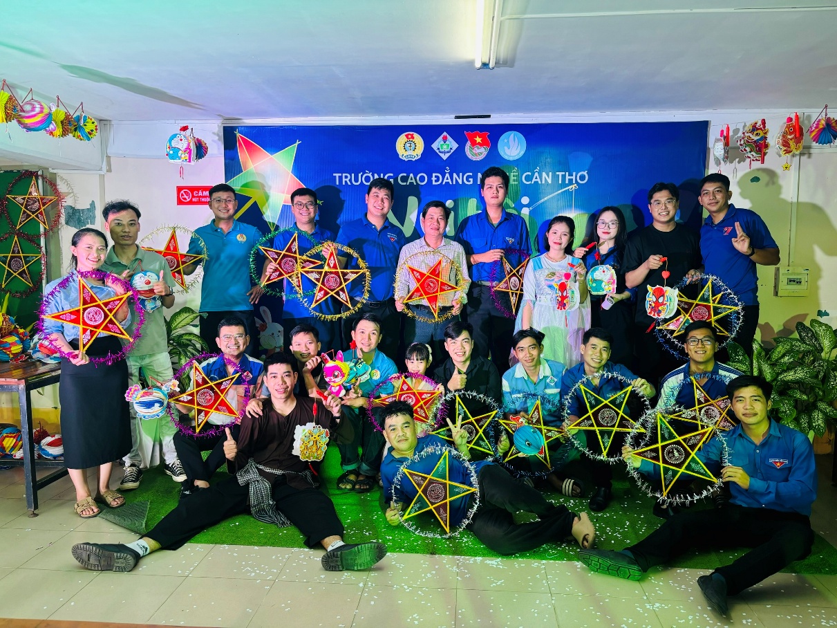 Công đoàn Trường cao đẳng nghề Cần Thơ  tổ chức "Vui hội trăng rằm" – món quà tinh thần ý nghĩa cho con em người lao động
