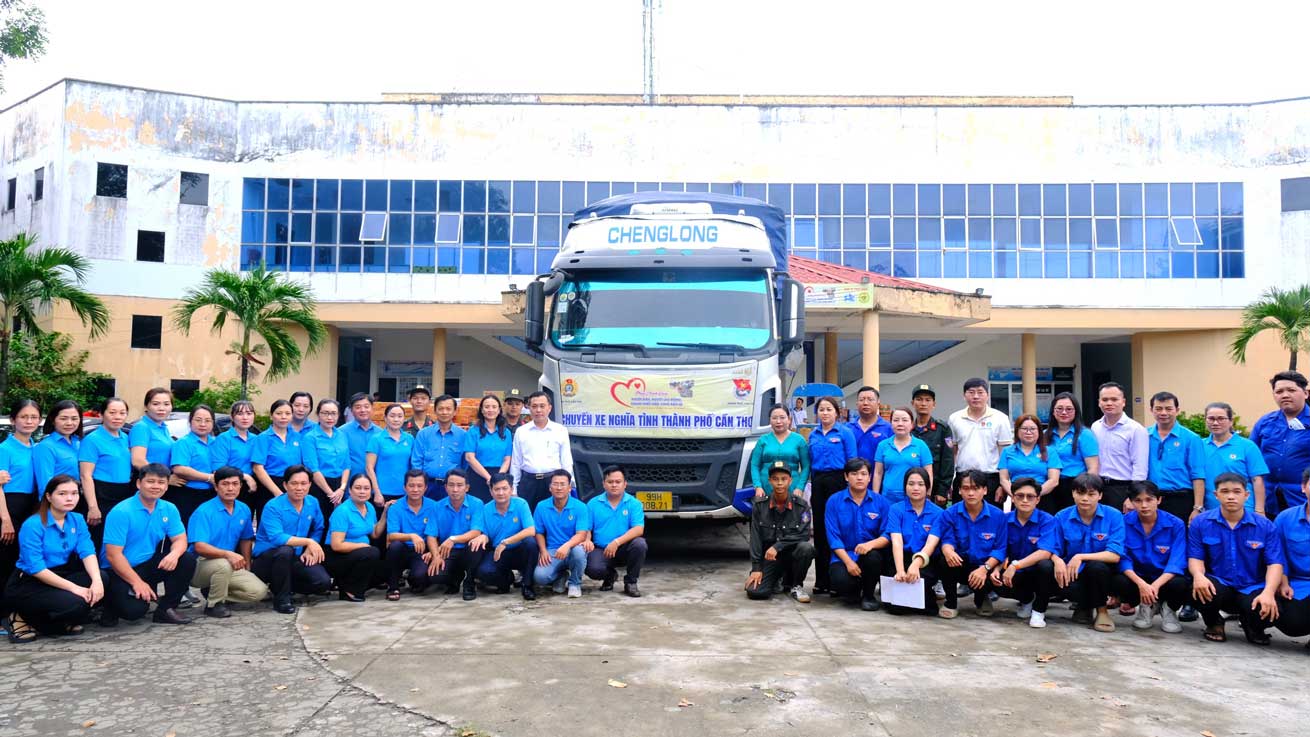 Chuyến xe nghĩa tình TP Cần Thơ xuất phát hỗ trợ đồng bào bị ảnh hưởng do bão lũ