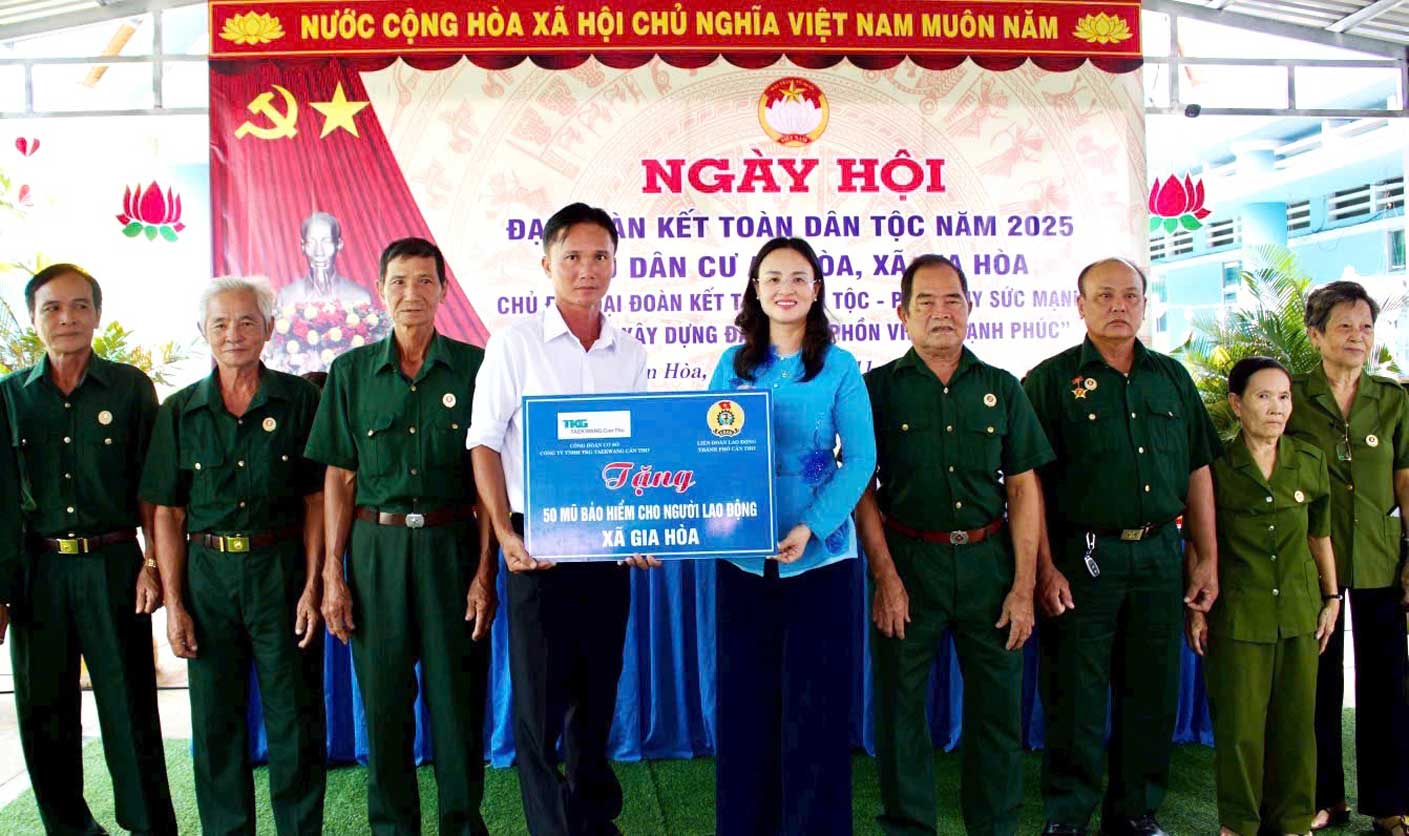 Chủ tịch LĐLĐ TP Cần Thơ dự Ngày hội Đại đoàn kết toàn dân tộc tại khu dân cư