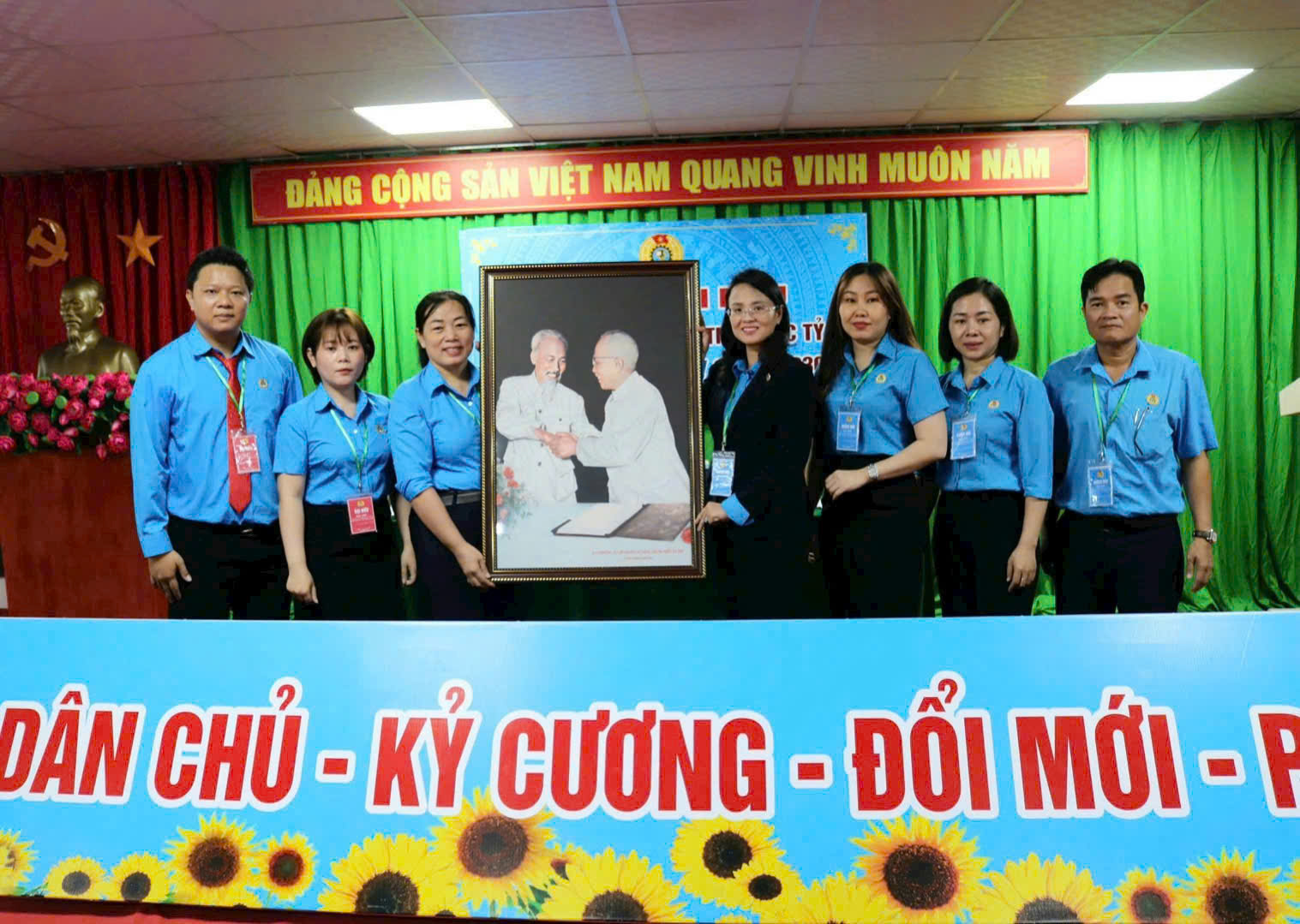 Bà Nguyễn Thị Giọn tái đắc cử Chủ tịch Công đoàn Công ty Lạc Tỷ II