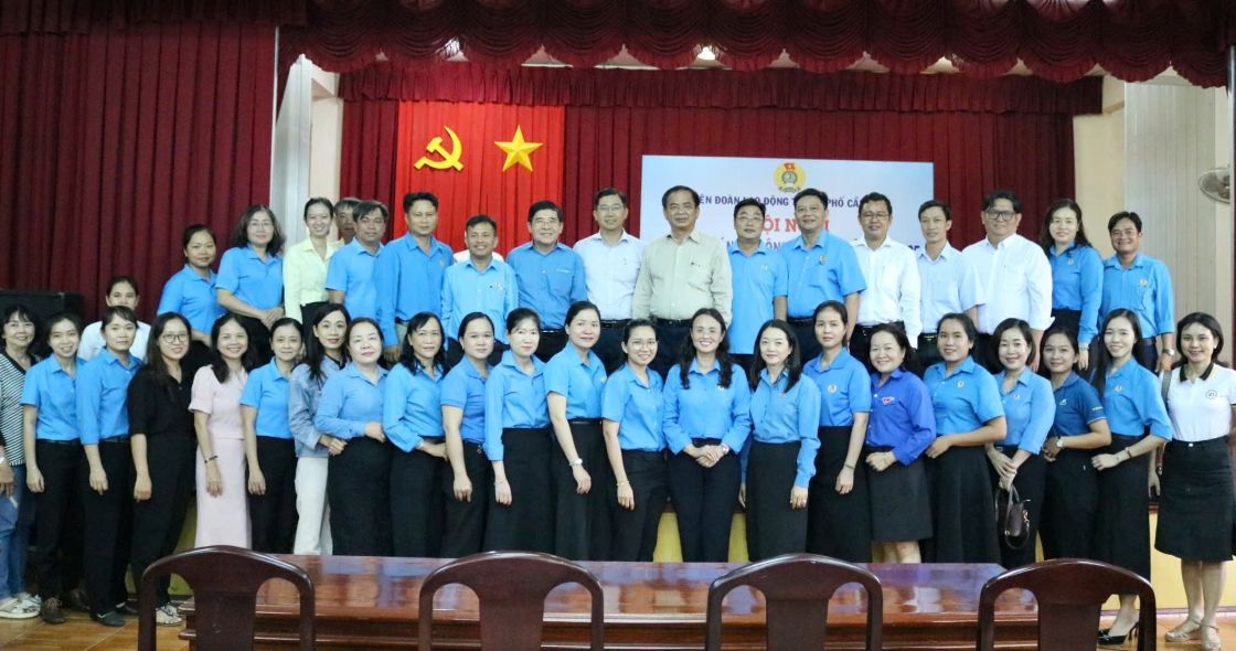 Cán bộ Công đoàn cơ sở Cần Thơ trao đổi giải pháp hoạt động sau sáp nhập