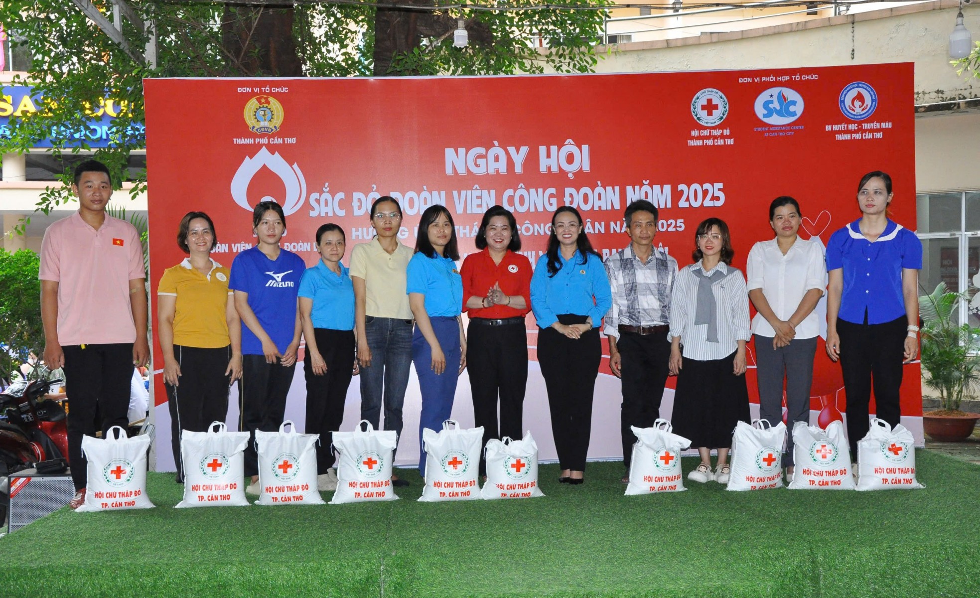 NGÀY HỘI SẮC ĐỎ ĐOÀN VIÊN CÔNG ĐOÀN NĂM 2025