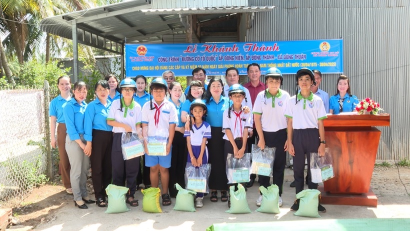 LIÊN ĐOÀN LAO ĐỘNG HUYỆN THỚI LAI GẮN BIỂN CÔNG TRÌNH THI ĐUA “ĐƯỜNG CỜ TỔ QUỐC” CHÀO MỪNG ĐẠI HỘI ĐẢNG CÁC CẤP