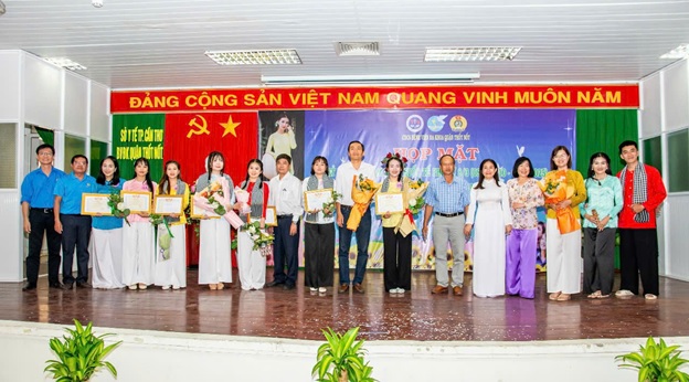 Bệnh viện Đa khoa quận Thốt Nốt tổ chức Hội thi “Nét đẹp Áo Bà Ba xưa và nay” chào mừng kỷ niệm 115 năm Ngày Quốc tế Phụ nữ 8/3, 1985 năm khởi nghĩa Hai Bà Trưng và Ngày Quốc tế Hạnh phúc 20/3