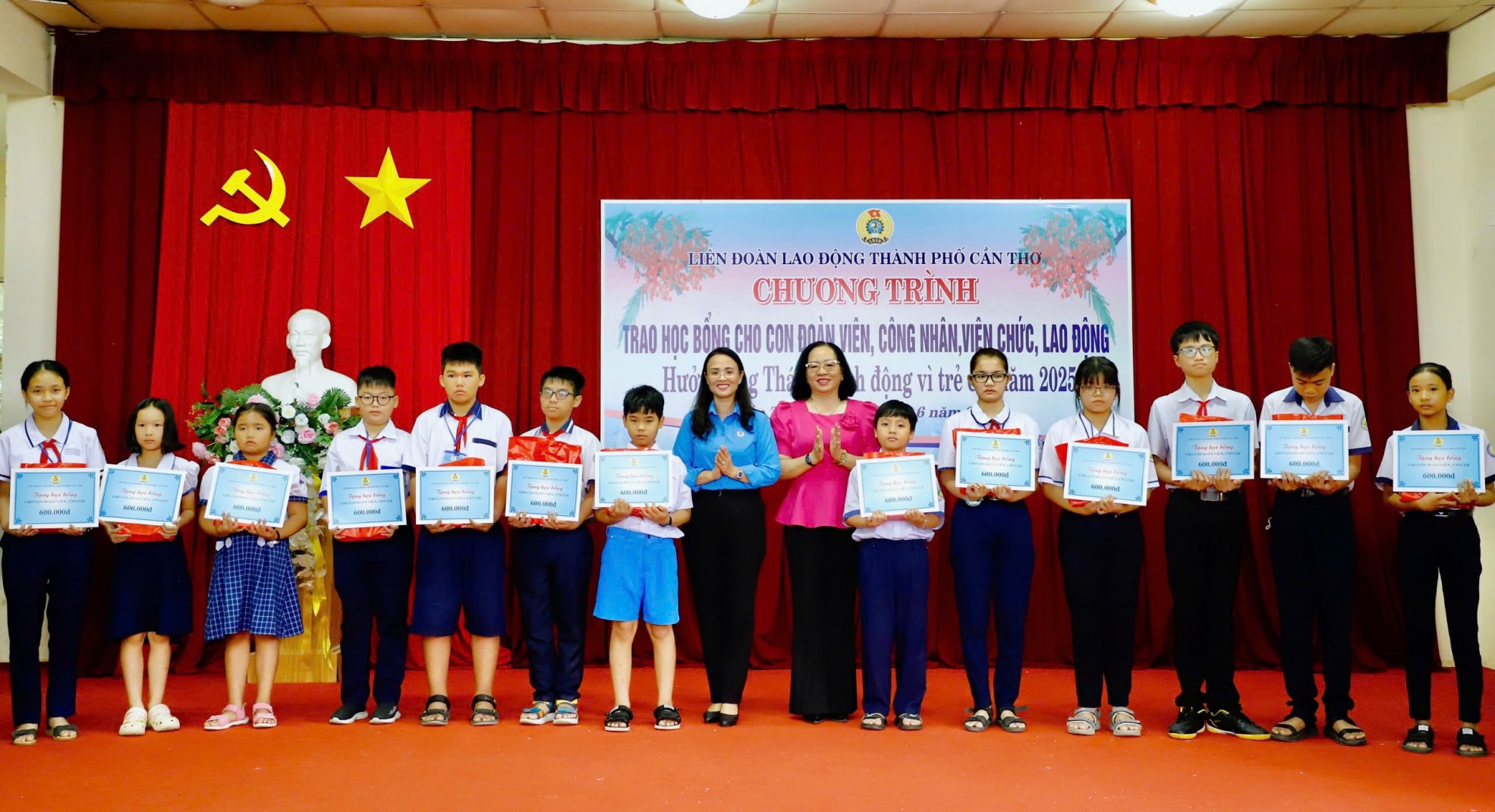 Trao gần 500 suất học bổng cho con đoàn viên Cần Thơ trong Tháng Hành động vì trẻ em