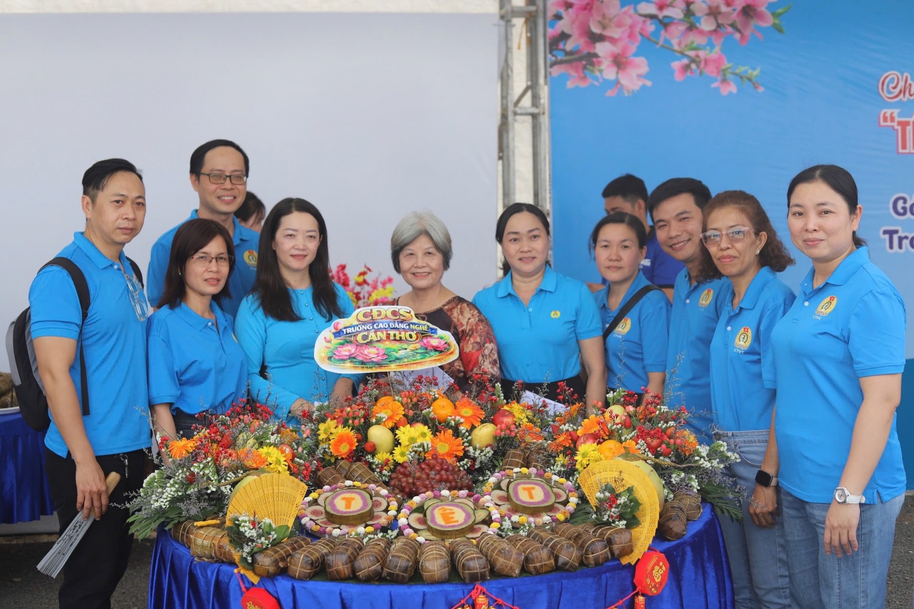 Rộn ràng hội thi gói bánh tét truyền thống mừng Xuân Bính Ngọ 2026