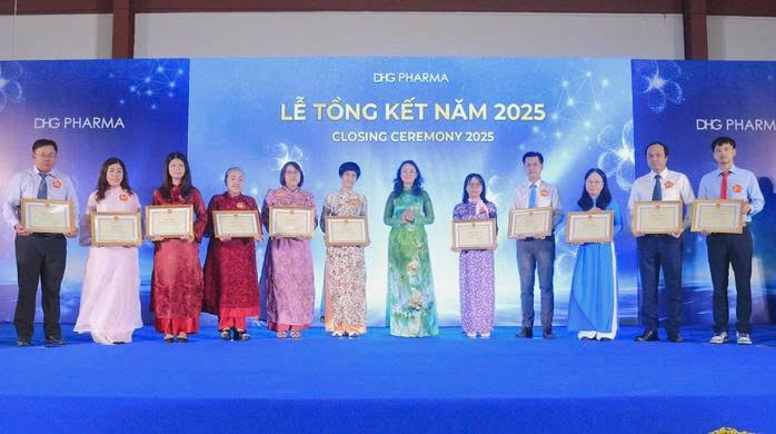 Doanh thu hơn 5.000 tỉ đồng, hàng trăm lao động của DHG Pharma được khen thưởng