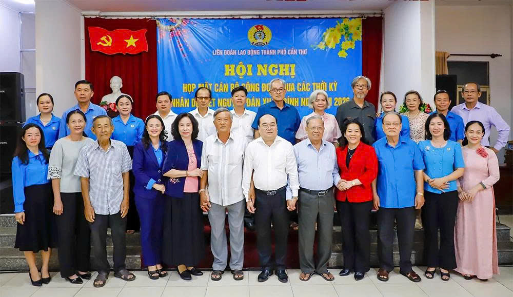 Họp mặt cán bộ Công đoàn qua các thời kỳ