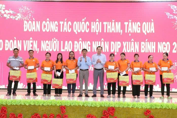 Cần Thơ: Mang Tết đến đoàn viên, người lao động