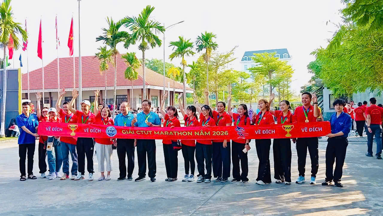 CĐCS Trường Đại học Kỹ thuật – Công nghệ Cần Thơ: Viếng Quốc Tổ Hùng Vương, lan tỏa phong trào rèn luyện sức khỏe trong đoàn viên