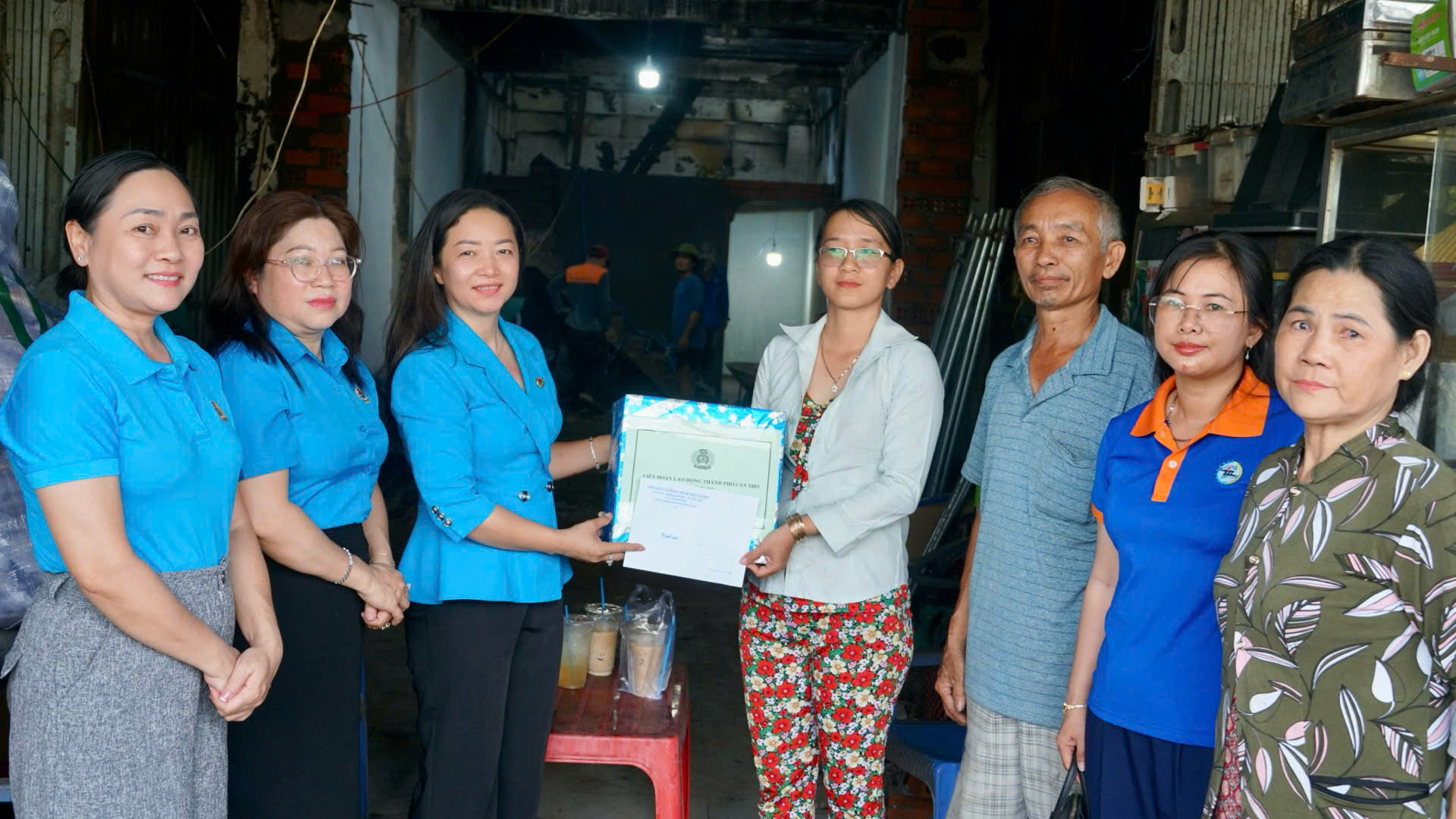 Đoàn viên mất trắng do hoả hoạn từ xe điện, nhưng bất ngờ nhận lại niềm vui