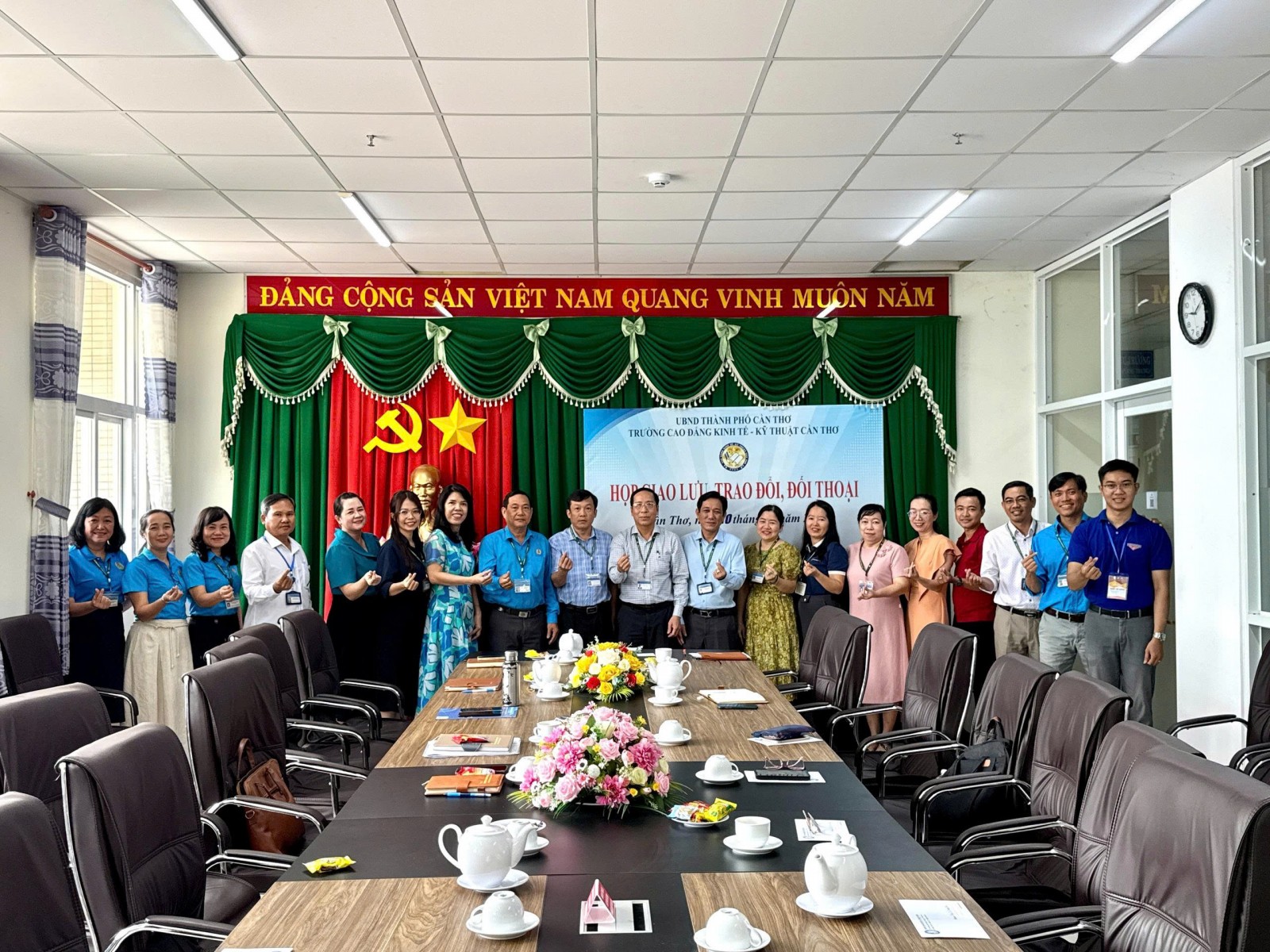 Trường Cao đẳng Kinh tế - Kỹ thuật Cần Thơ tổ chức họp mặt giao lưu, trao đổi, đối thoại giữa lãnh đạo nhà trường với cán bộ viên chức người lao động 