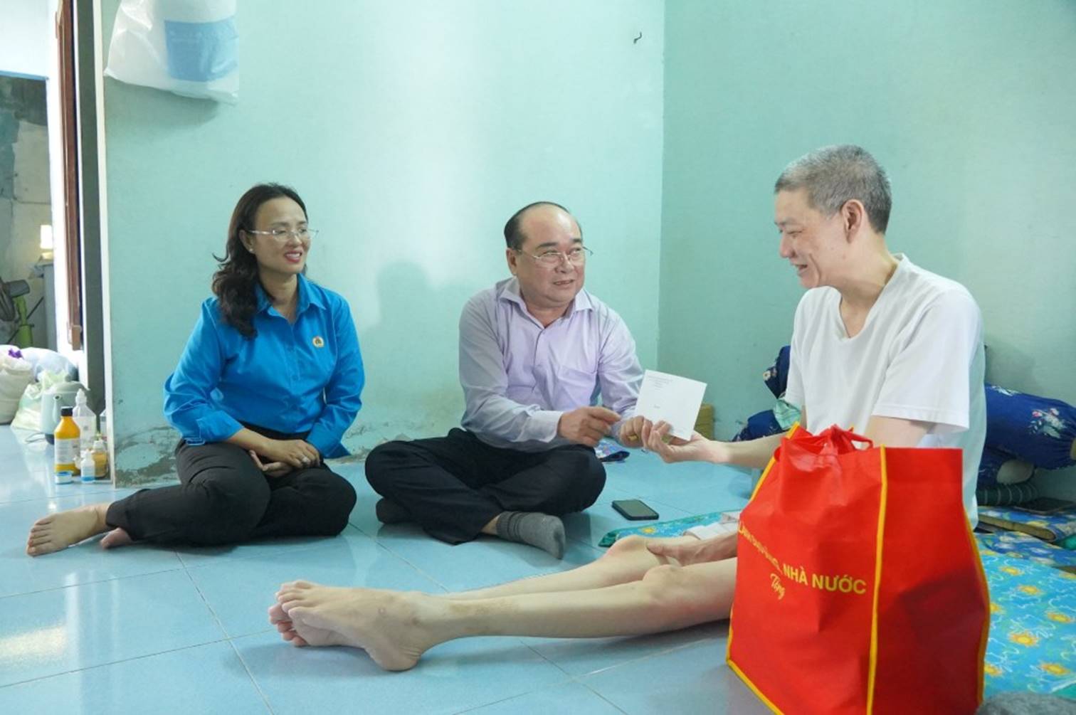 Công nhân bị tai nạn lao động được thăm hỏi, tặng quà dịp Tháng Công nhân 2026