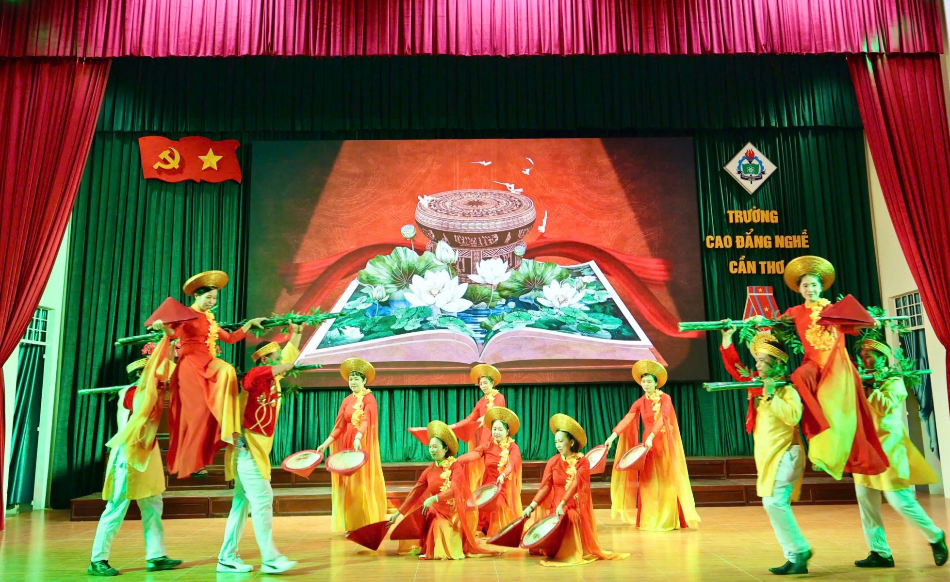 Khi những “Kỹ sư tâm hồn” rực sáng dưới ánh đèn sân khấu