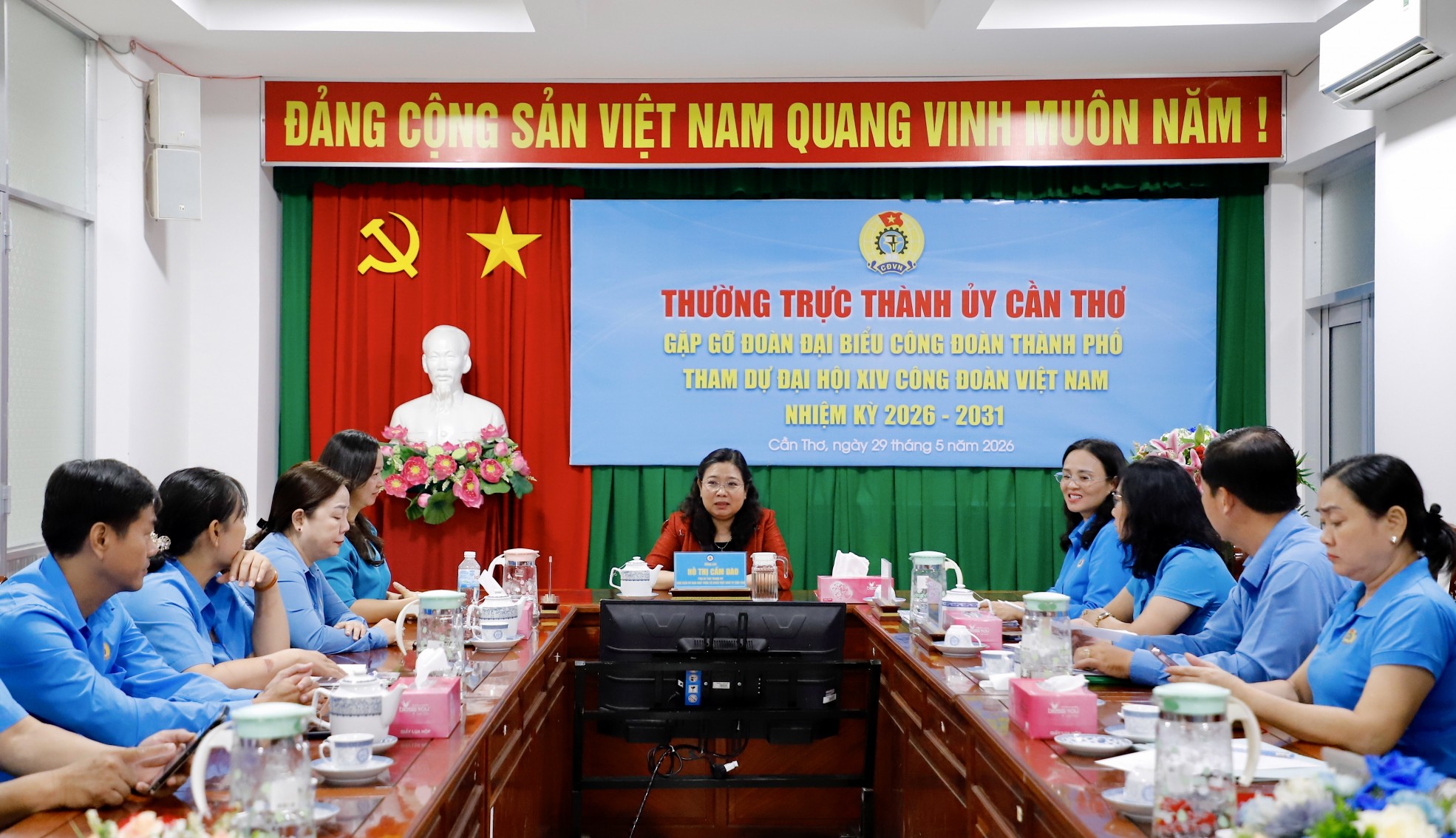 Lãnh đạo Thành ủy gặp gỡ đoàn đại biểu dự Đại hội XIV Công đoàn Việt Nam 