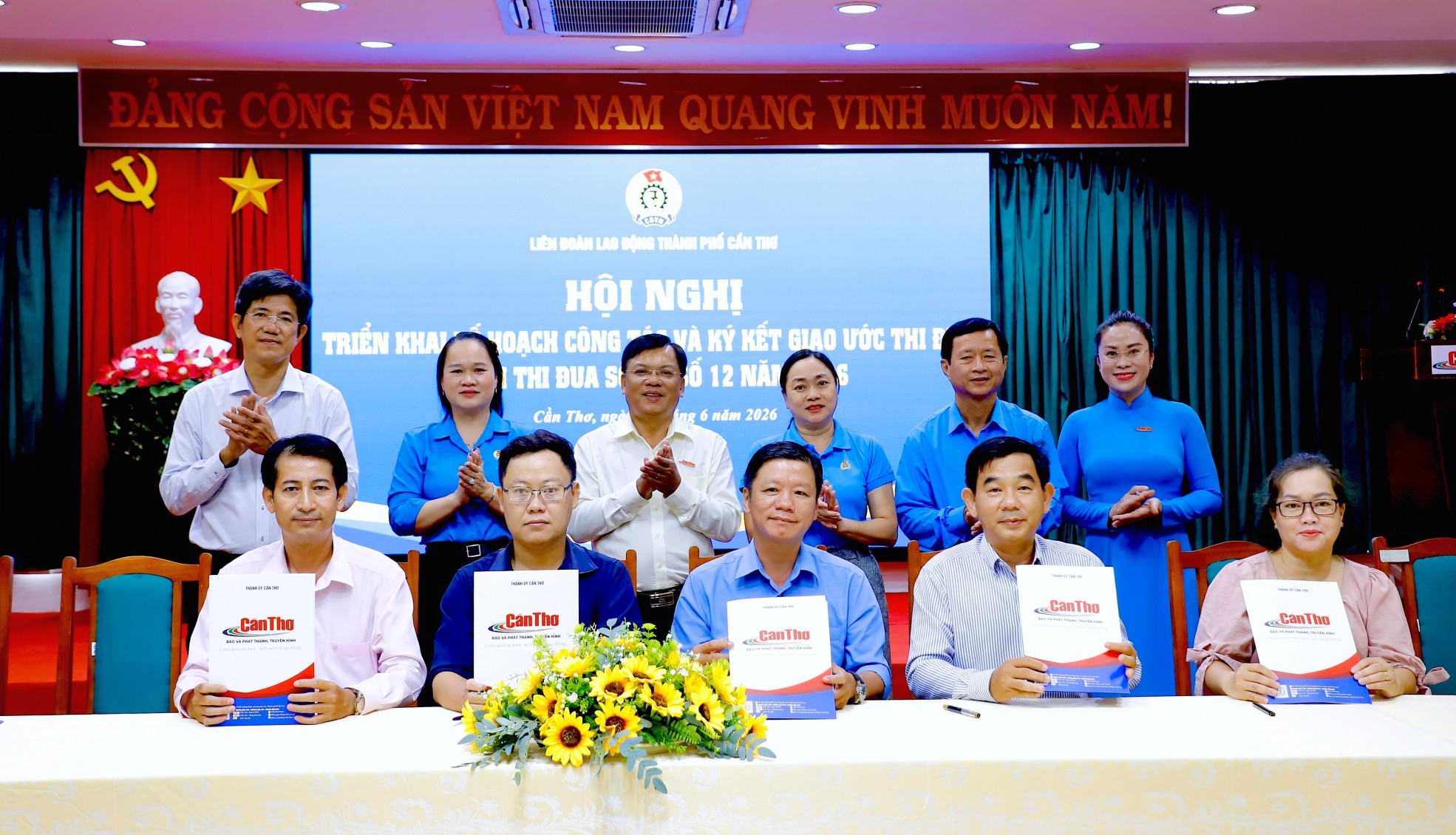 Các cụm thi đua thuộc Liên đoàn Lao động TP Cần Thơ ký kết giao ước thi đua 