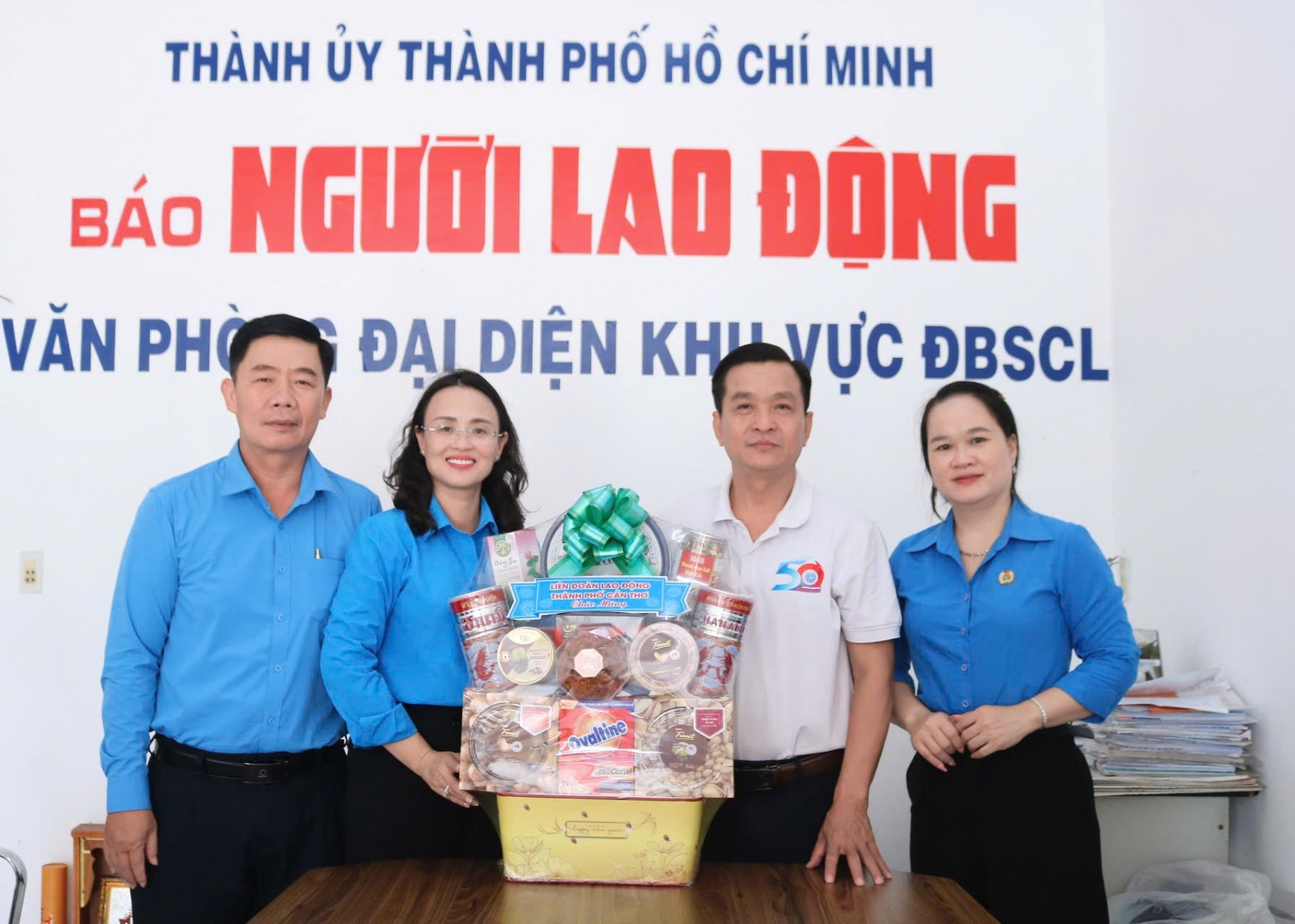 Lãnh đạo LĐLĐ TP Cần Thơ thăm, chúc mừng các cơ quan báo chí