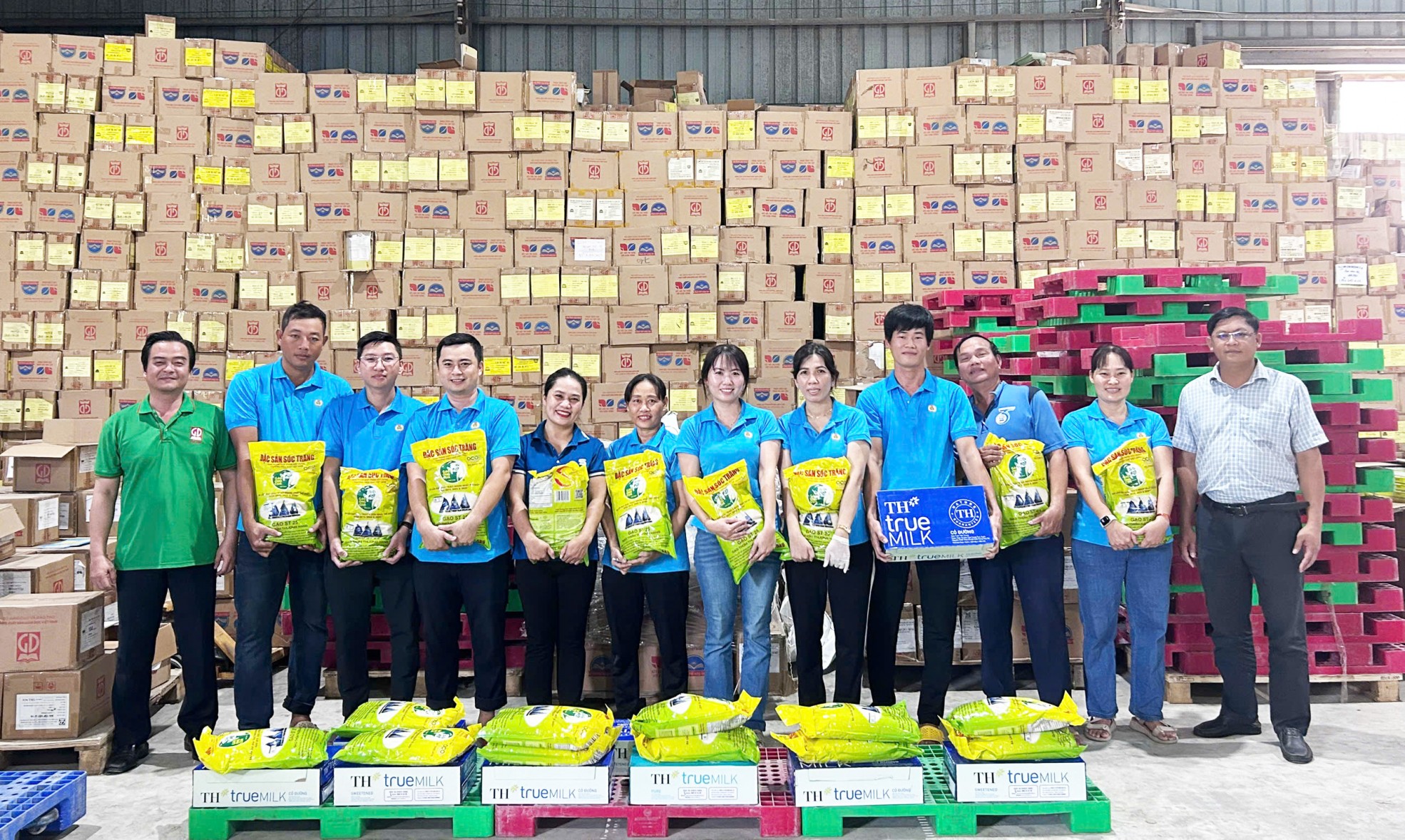 Công đoàn chung tay cùng đơn vị đưa sách giáo khoa đến tay học sinh Đồng bằng sông Cửu Long 