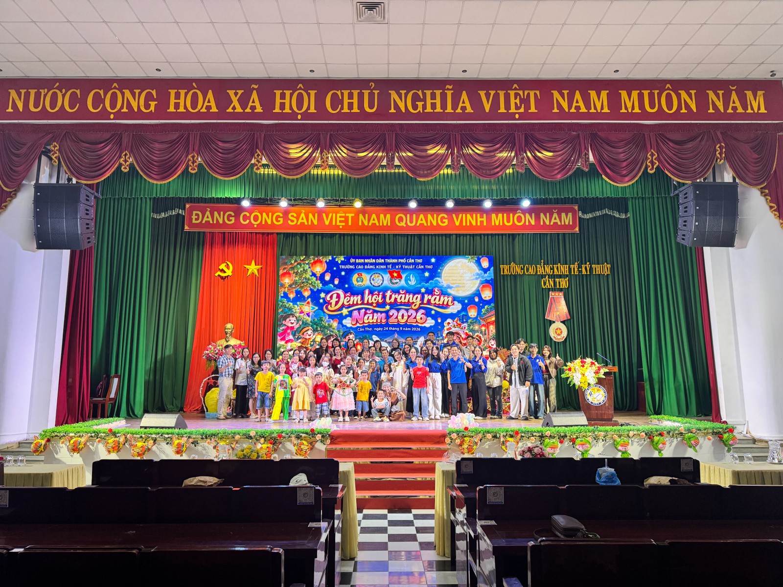 Ấm áp Tết Trung thu dành cho con em Viên chức, người lao động Trường Cao đẳng Kinh tế - kỹ thuật Cần Thơ