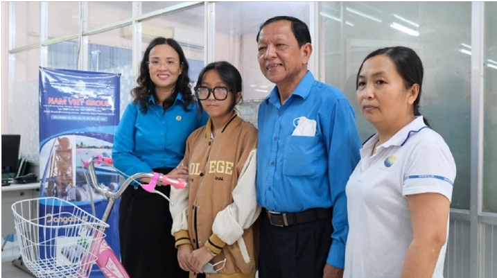 Tạo động lực cho người lao động từ việc quan tâm, hỗ trợ con em