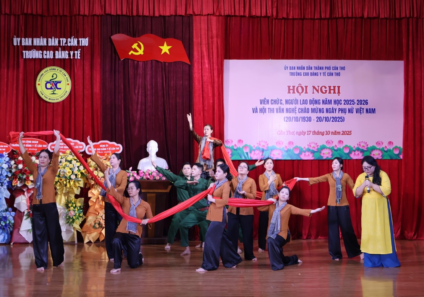 Trường Cao đẳng Y tế tổ chức Hội nghị viên chức và Hội thi văn nghệ chào mừng 20.10