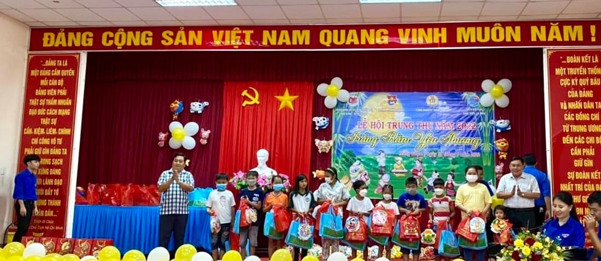 CÔNG ĐOÀN CÁI RĂNG MANG TẾT TRUNG THU 2022 ĐẾN CHO CON CÔNG NHÂN, VIÊN CHỨC, LAO ĐỘNG