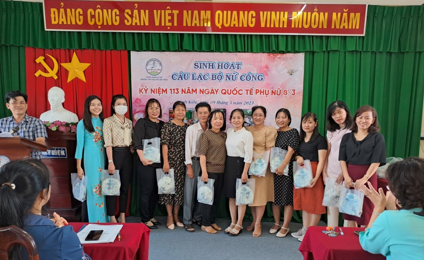 HOẠT ĐỘNG KỶ NIỆM 1983 NĂM CUỘC KHỞI NGHĨA HAI BÀ TRƯNG VÀ 113 NĂM NGÀY QUỐC TẾ PHỤ NỮ 8/3 CỦA TRƯỜNG THPT NGUYỄN VIỆT HỒNG