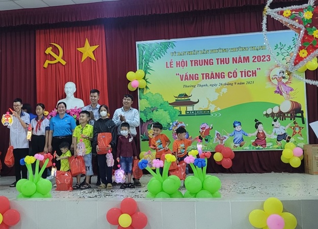 CÔNG ĐOÀN CƠ SỞ PHƯỜNG THƯỜNG THẠNH: TẶNG QUÀ TRUNG THU CHO CON EM CÔNG ĐOÀN VIÊN NĂM 2023 