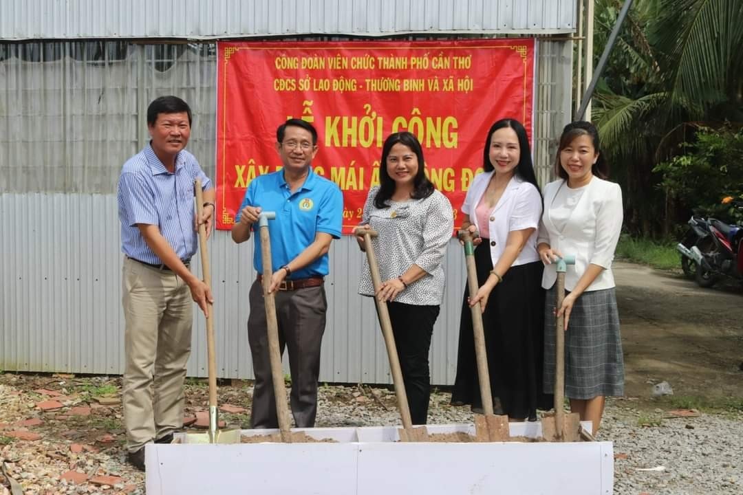 CĐCS SỞ LAO ĐỘNG - THƯƠNG BINH VÀ XÃ HỘI THÀNH PHỐ CẦN THƠ KHỞI CÔNG XÂY DỰNG “MÁI ẤM CÔNG ĐOÀN” CHO CÔNG ĐOÀN VIÊN CÓ HOÀN CẢNH KHÓ KHĂN 