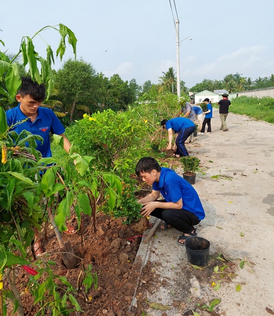 CÔNG ĐOÀN CƠ SỞ PHƯỜNG LONG TUYỀN TRỒNG HOA 2 BÊN TUYẾN ĐƯỜNG RẠCH ÔNG DỰA VÀ TUYẾN ĐƯỜNG CẶP RẠCH KHOÁN CHÂU