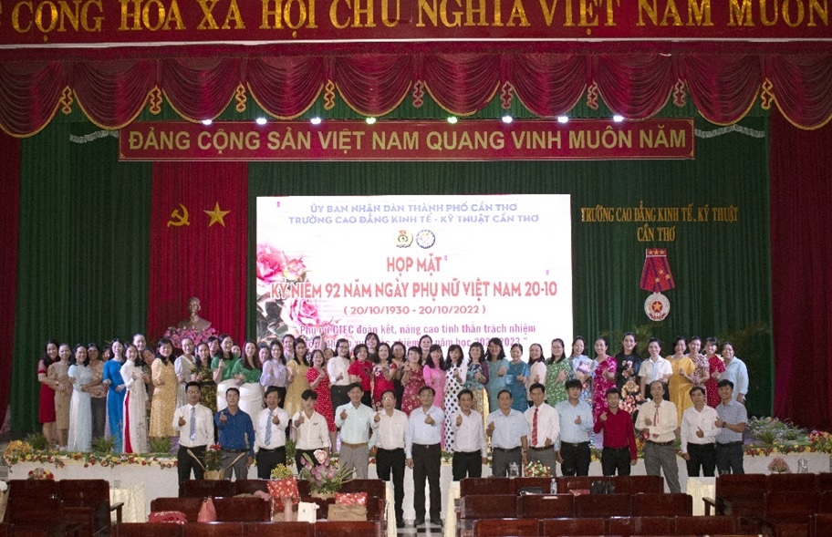 HỌP MẶT KỶ NIỆM NGÀY PHỤ NỮ VIỆT NAM 20/10 CỦA TRƯỜNG CAO ĐẲNG KINH TẾ - KỸ THUẬT CẦN THƠ