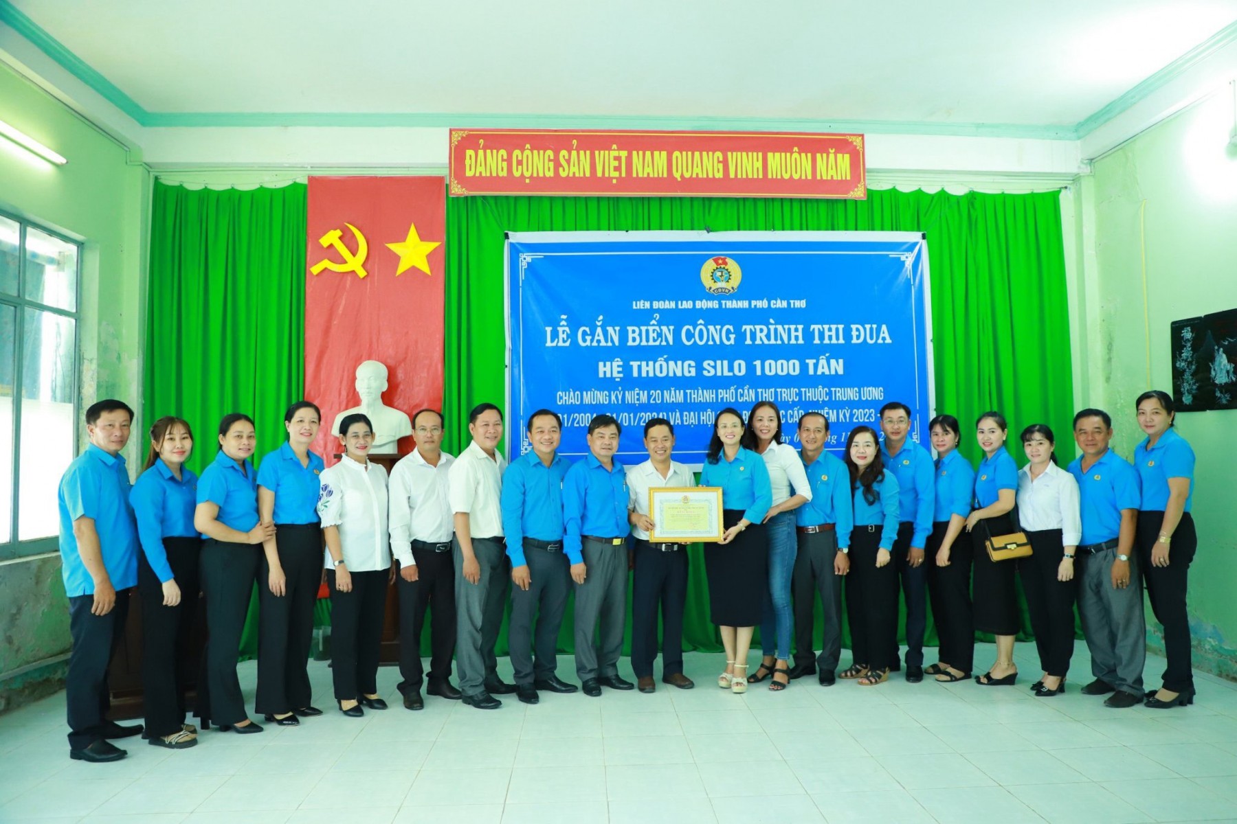 Liên đoàn Lao động thành phố Cần Thơ - Gắn biển công trình thi đua chào mừng 20 năm thành lập thành phố trực thuộc Trung ương